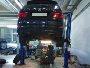 Замена маслоотражающих колпачков на BMW E70 X5M S63