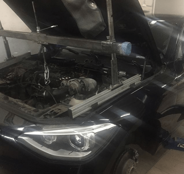 Замена цепи, клапана регулировки давления масла, успокоителей и направляющих в BMW 116 F20