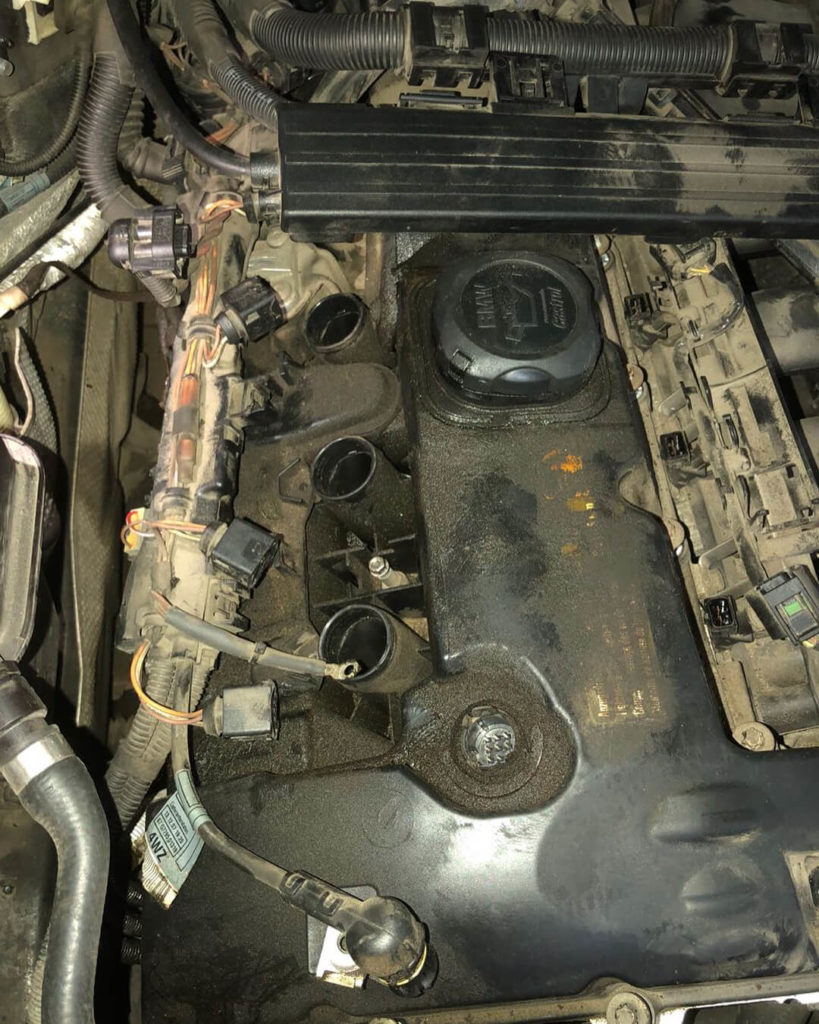Замена клапанной крышки ГБЦ на BMW 330 e90 мотор N52
