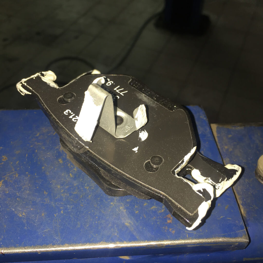 Замена задних тормозных колодок на BMW х5 F15