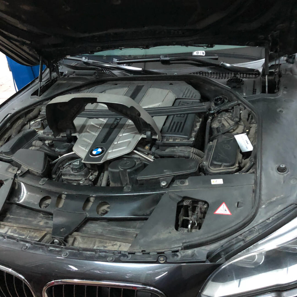 Замена поперечных рычагов и продольных тяг у BMW 760LIS F03