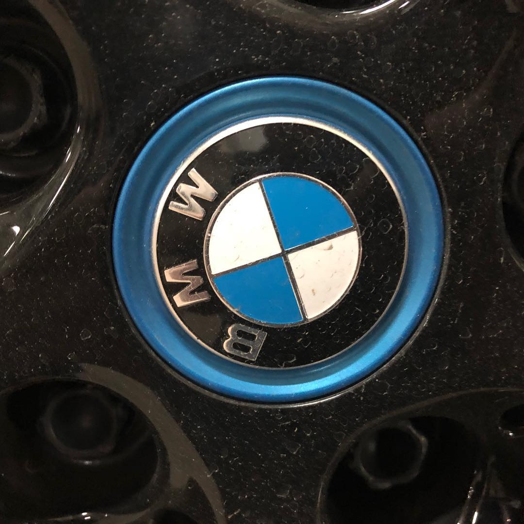 Замена передних тормознх колодок на BMW i8