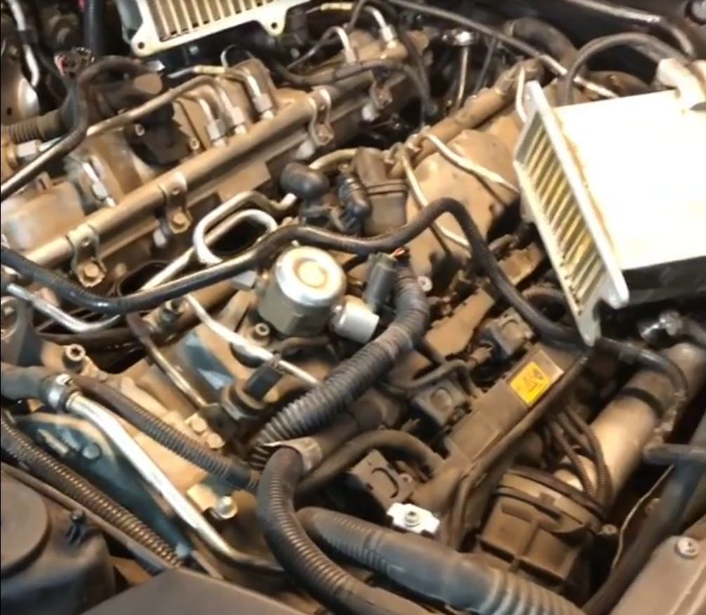 BMW 760 с мотором N74 с расходом масла 1л. на 500 км.