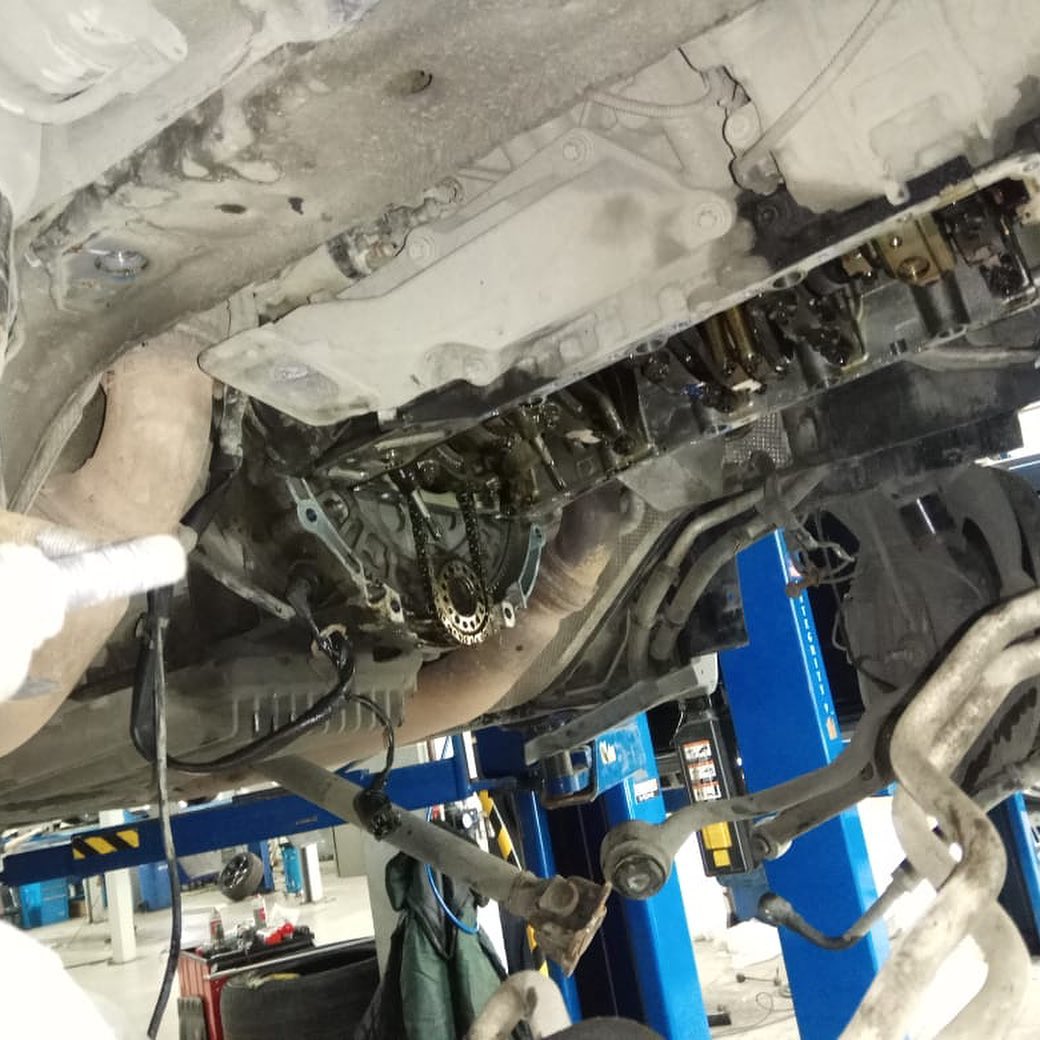 Демонтаж двигателя БМВ Х6М в кузове Е71 
