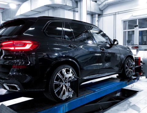 Проверка и регулировка углов установки колес на BMW X5(G05)